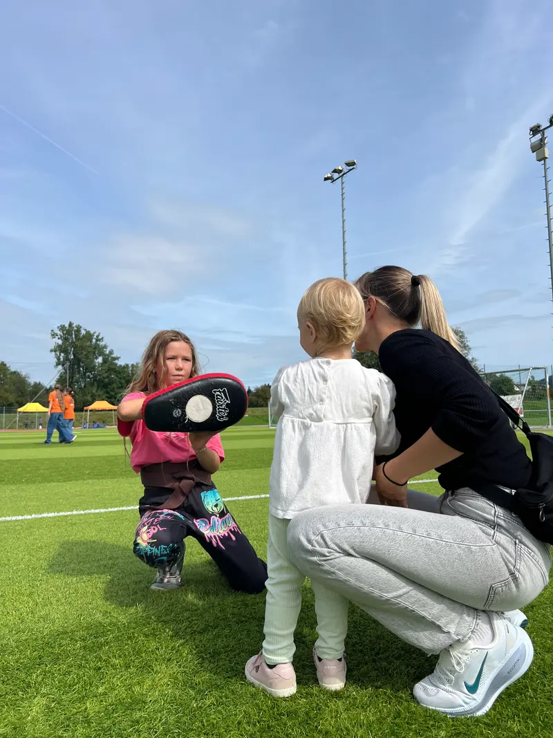 Kinder- und Familiengruppe beim Training