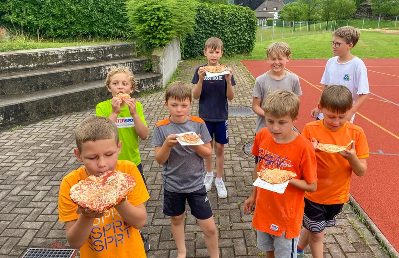 Pizzaessen beim Sommerspass – Foto 16